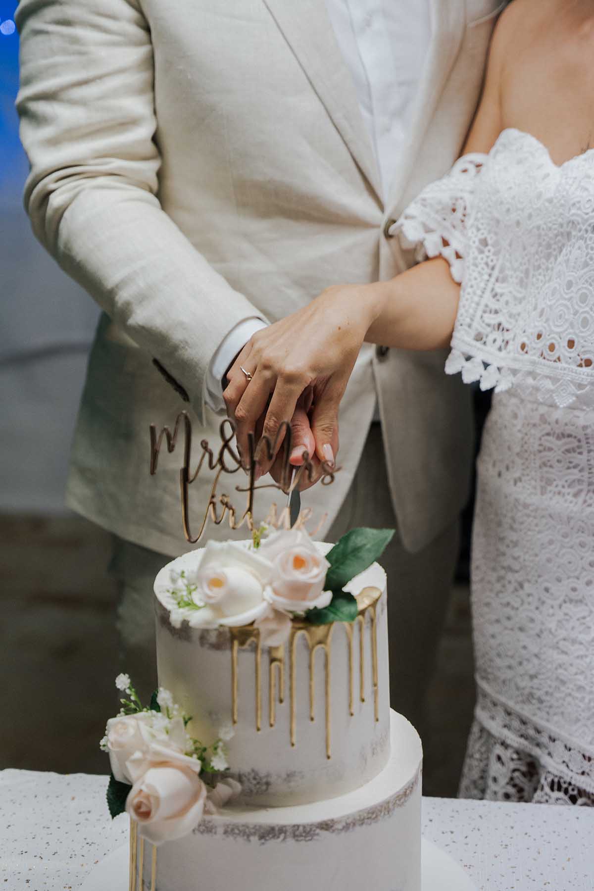 Wedding Photography - cutting the cake