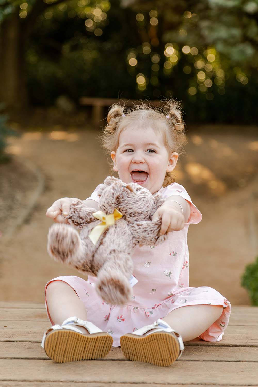 Family Photography Toowoomba - daughter playing
