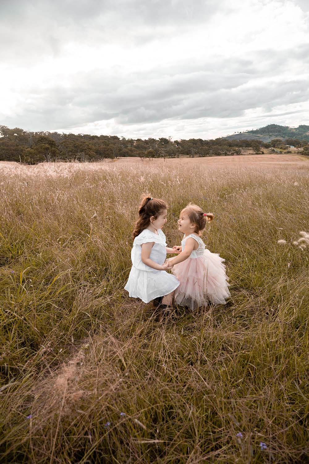 Family Photography Toowoomba - little girls cuddling