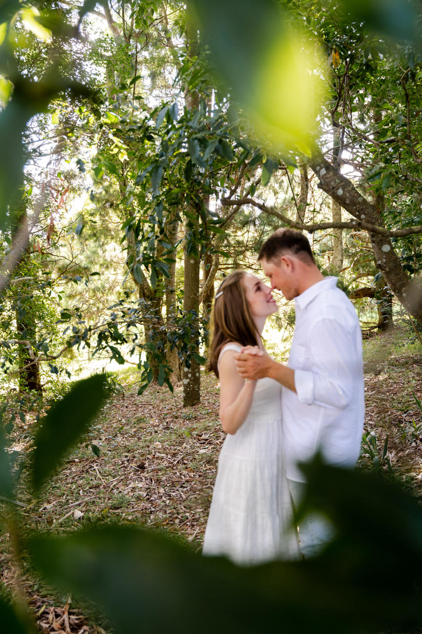 Engagement Pics Boyce Gardens - Couple embrace